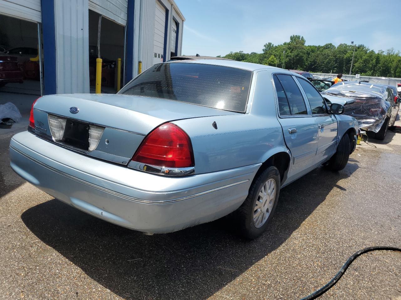 2005 Ford Crown Victoria Lx - Image 3