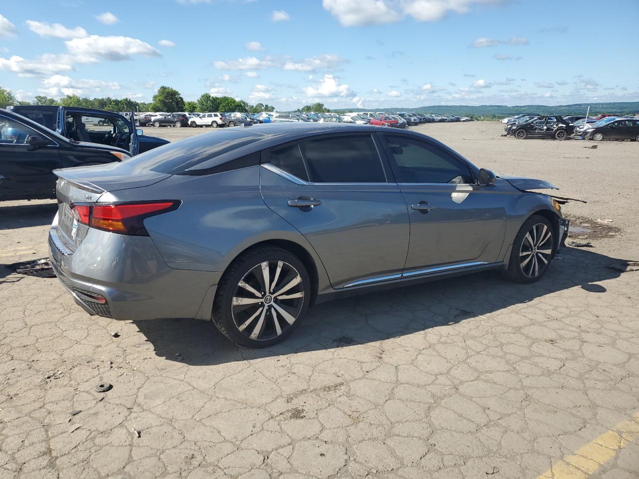 2020 Nissan Altima Sr - Фото 3