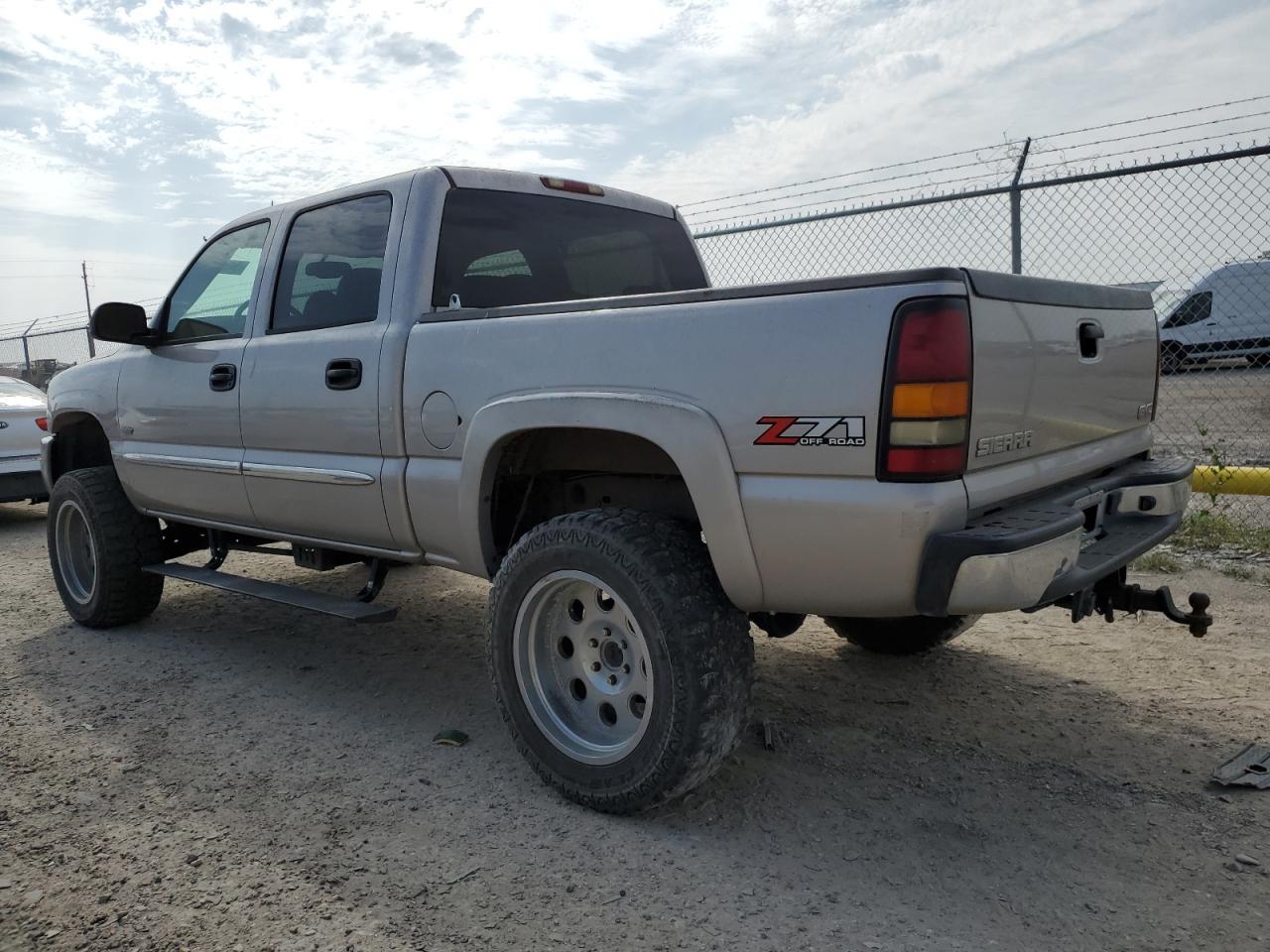 2004 GMC New Sierra K1500 - Image 2
