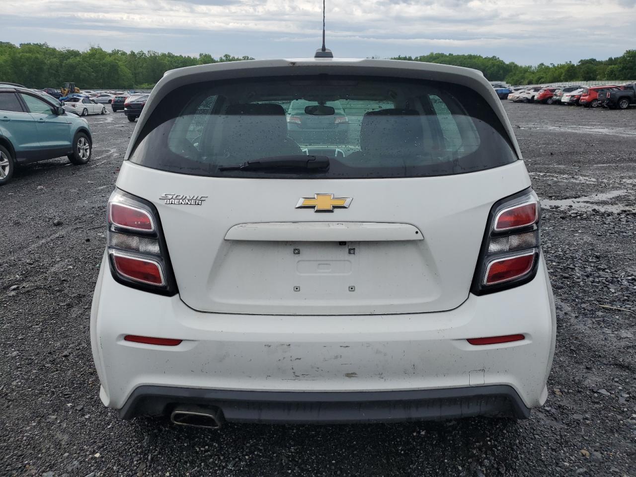 2017 Chevrolet Sonic - Фото 6