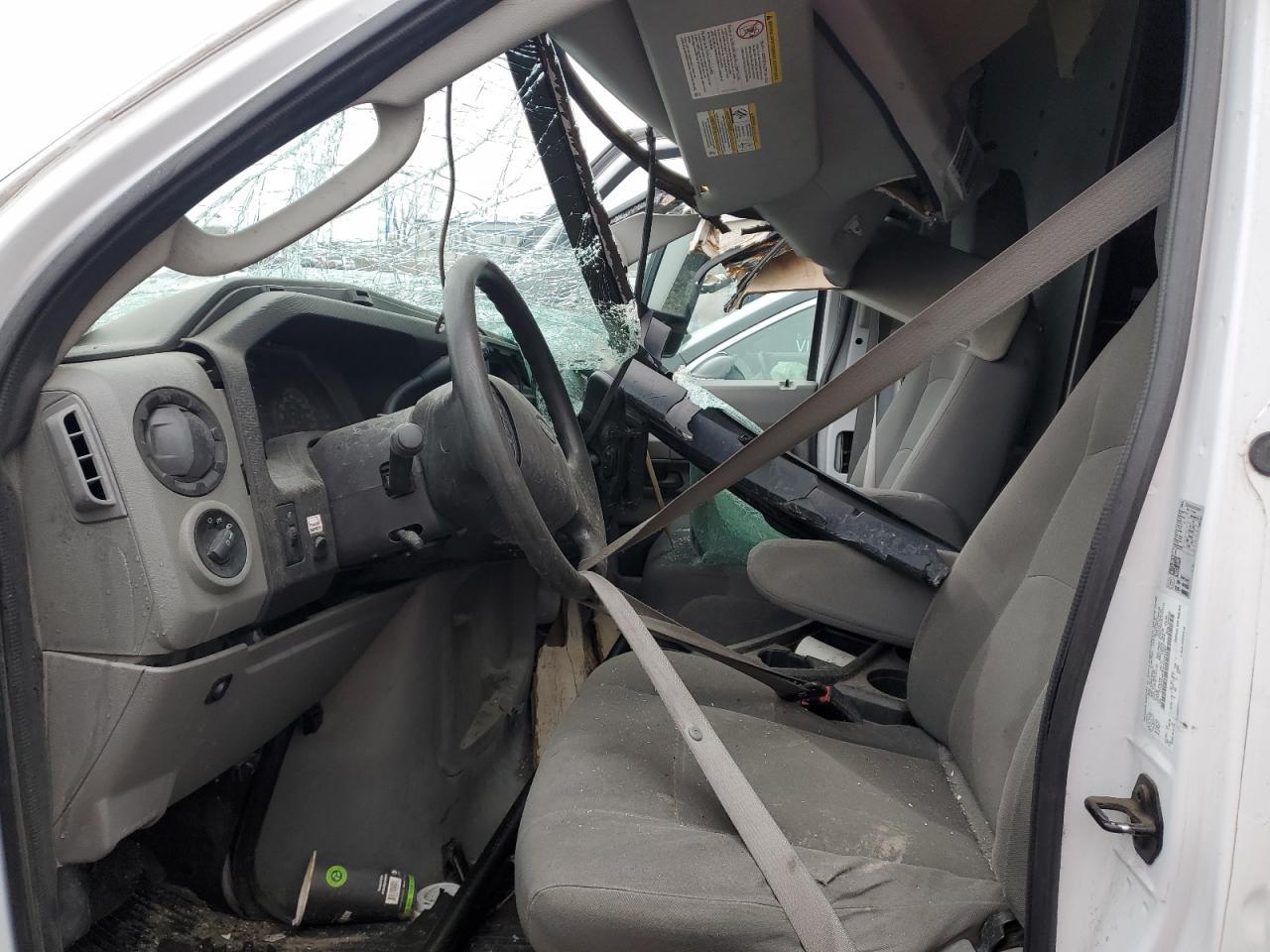 2017 Ford Econoline E450 Super Duty Cutaway Van - Image 7