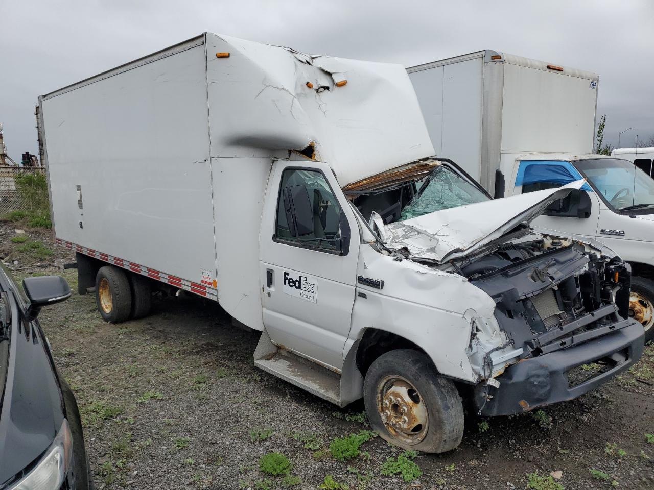 2017 Ford Econoline E450 Super Duty Cutaway Van - Image 4