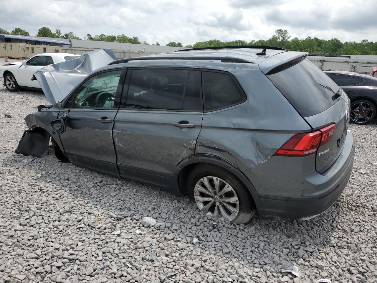 2020 Volkswagen Tiguan S - Фото 2