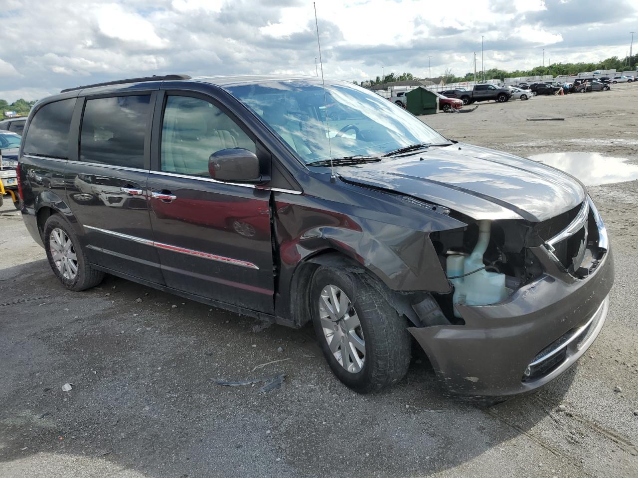 2015 Chrysler Town & Country Touring - Image 4
