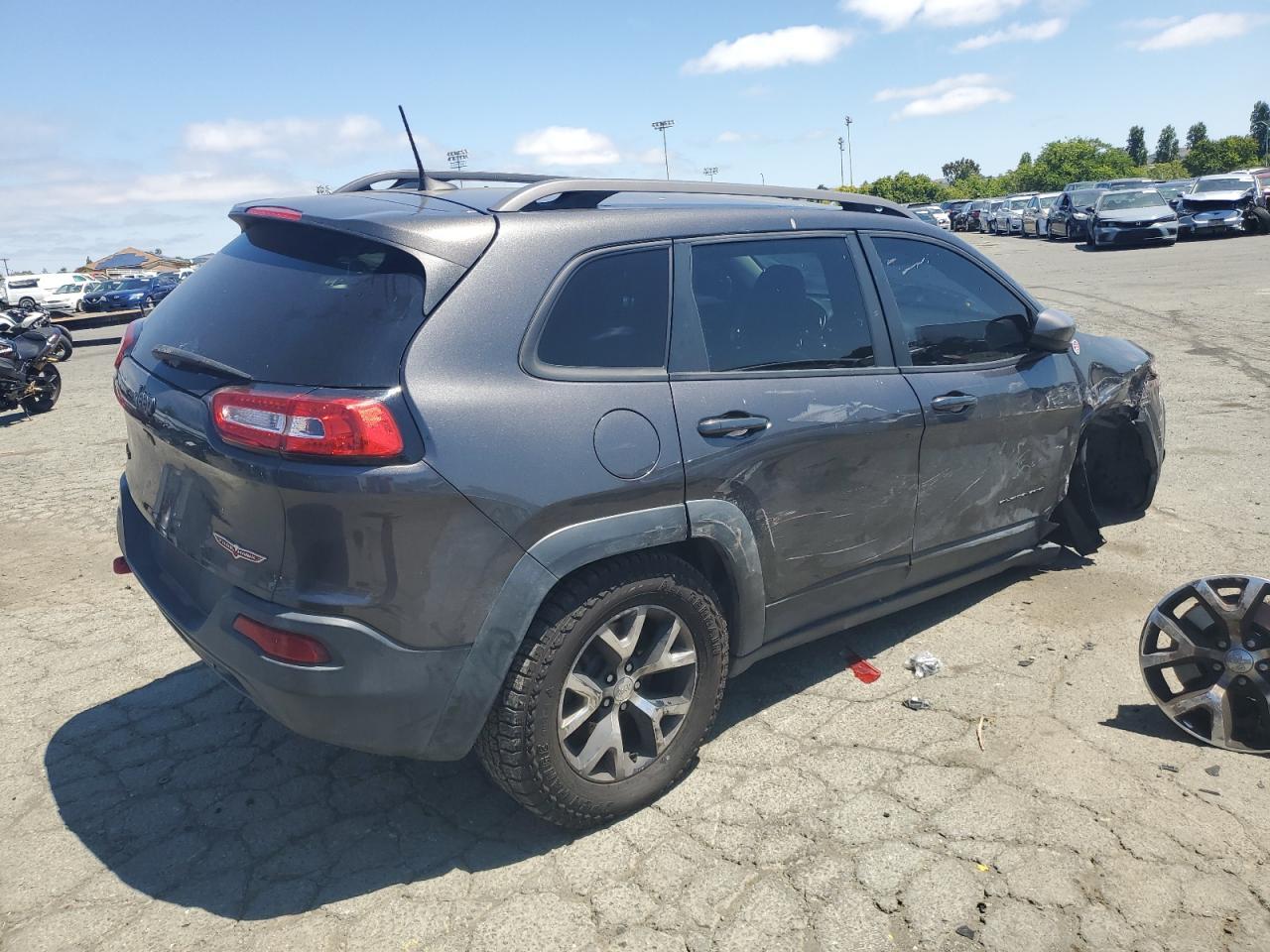 2017 Jeep Cherokee Trailhawk - Image 3