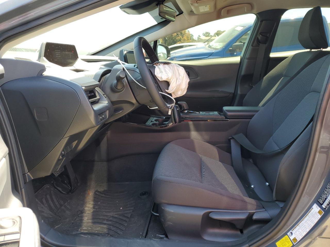 2023 Toyota Prius Le - Image 7