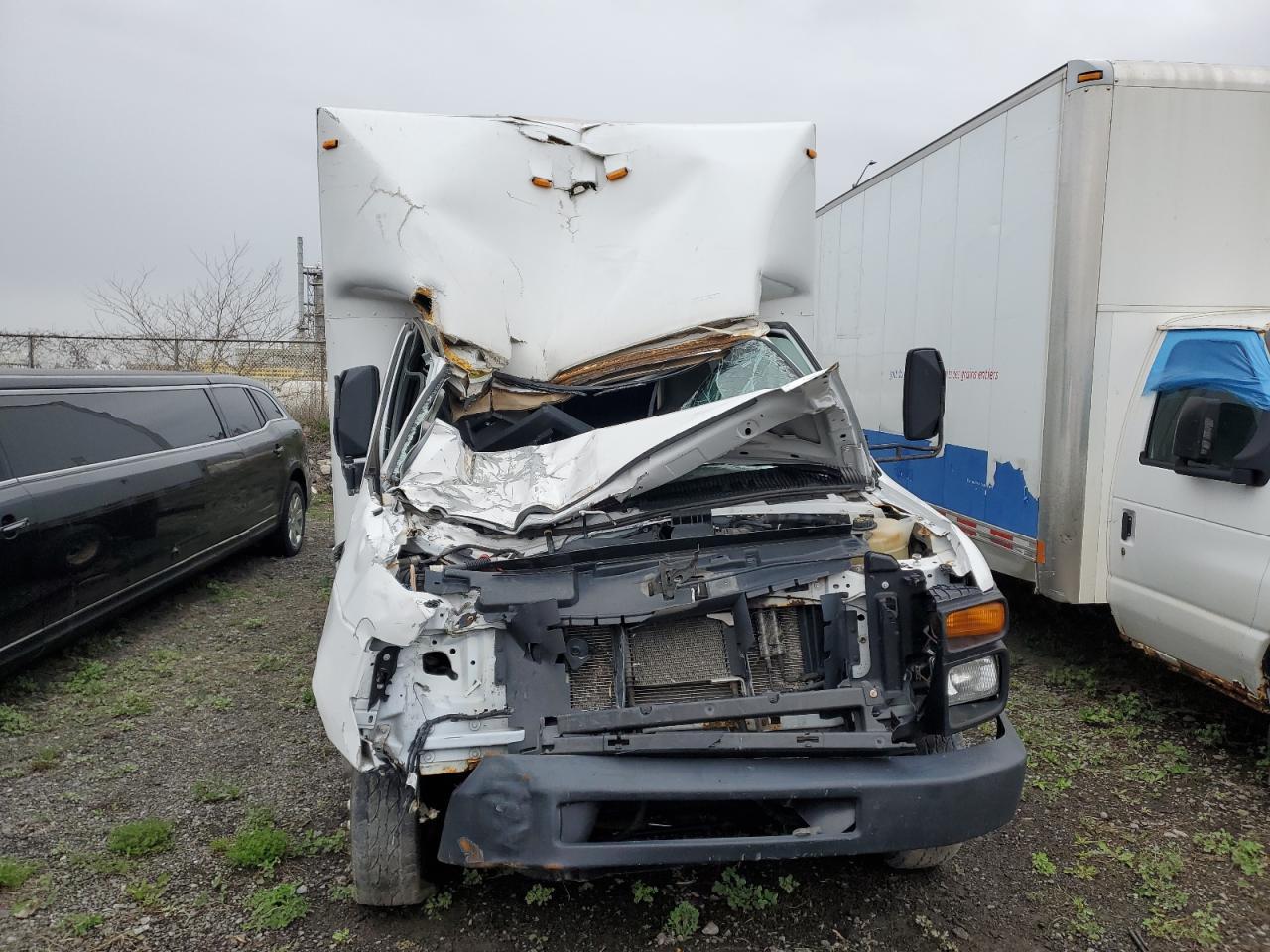 2017 Ford Econoline E450 Super Duty Cutaway Van - Image 5