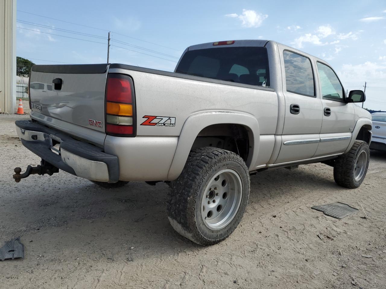 2004 GMC New Sierra K1500 - Image 3