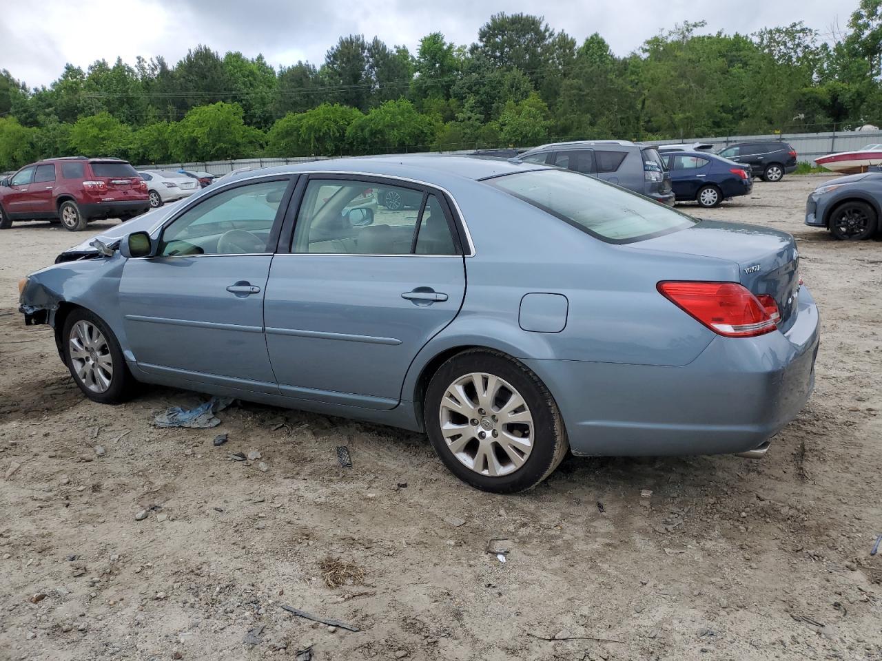 2010 Toyota Avalon Xl - Image 2