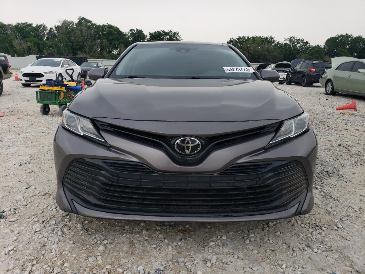 2020 Toyota Camry Le - Фото 5