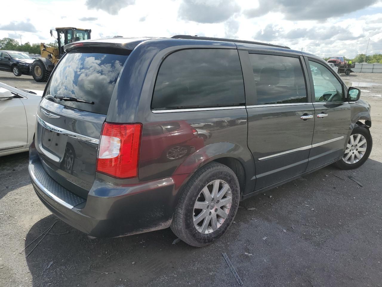 2015 Chrysler Town & Country Touring - Image 3