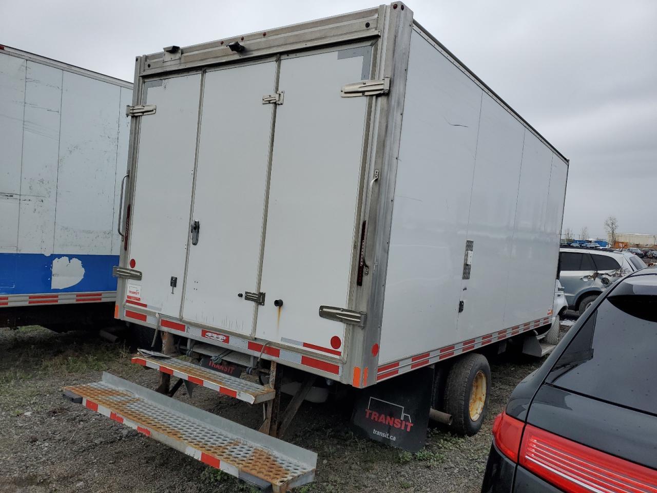 2017 Ford Econoline E450 Super Duty Cutaway Van - Image 3