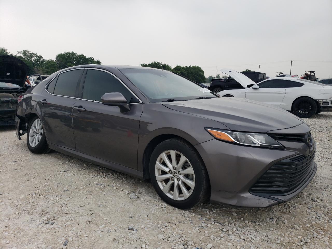 2020 Toyota Camry Le - Фото 4