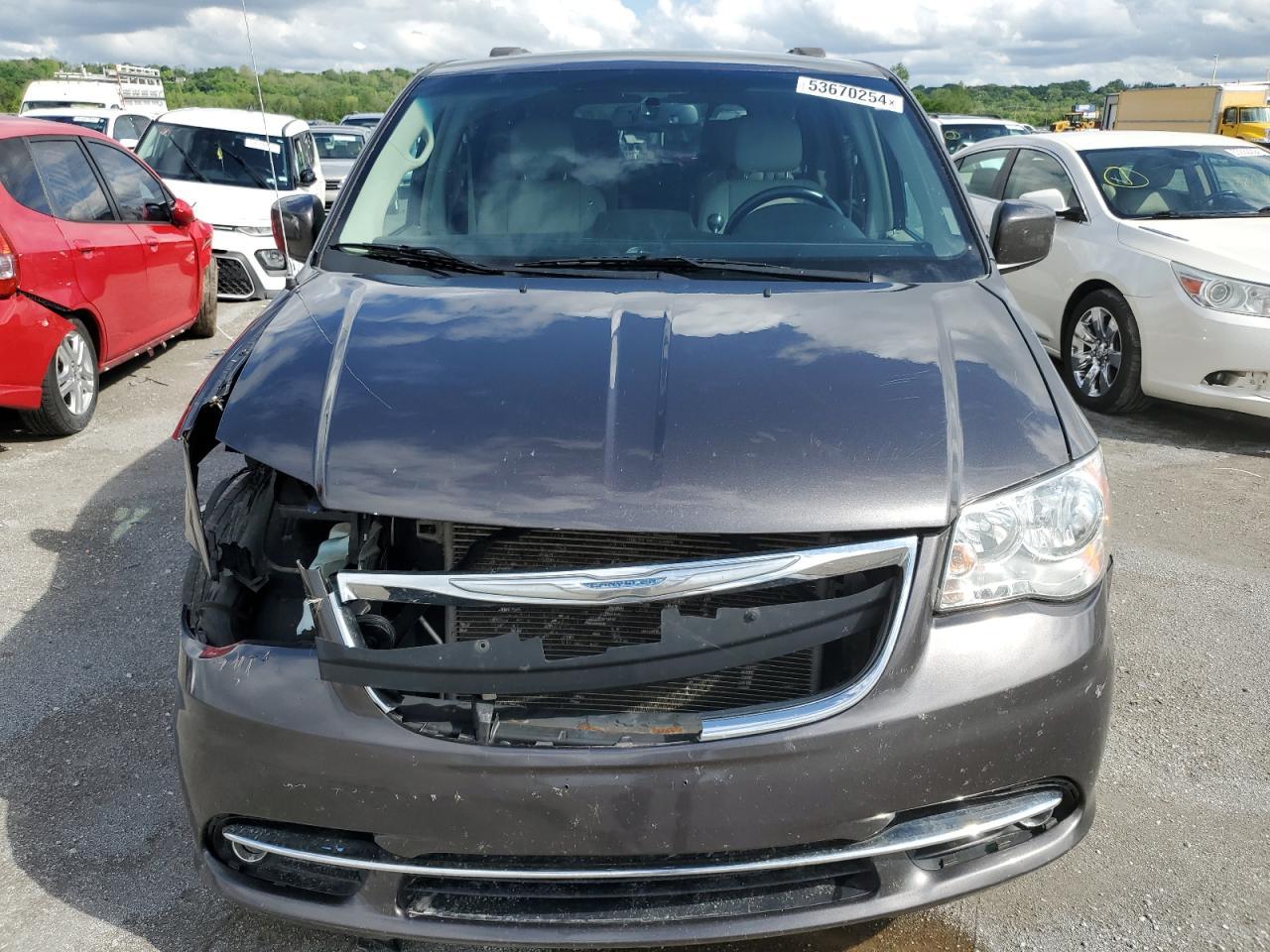 2015 Chrysler Town & Country Touring - Image 5