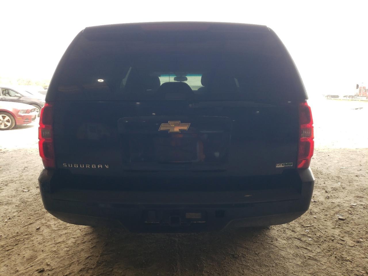 2011 Chevrolet Suburban C1500 Ls - Image 6