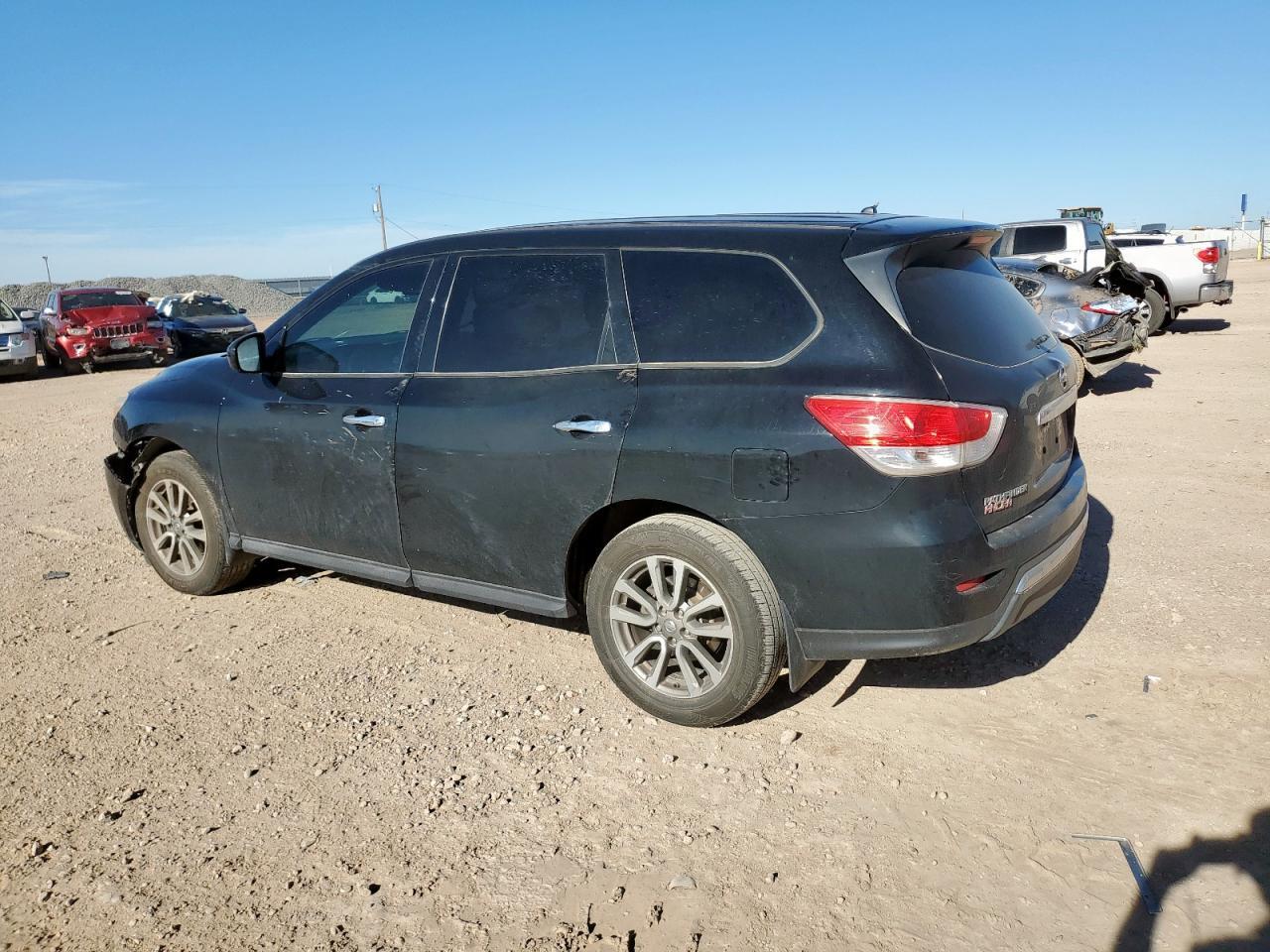 2013 Nissan Pathfinder S - Image 2
