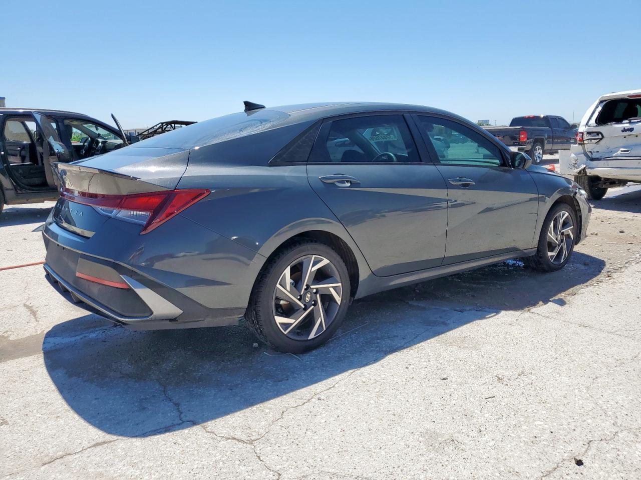 2025 Hyundai Elantra Sel Sport - Image 3