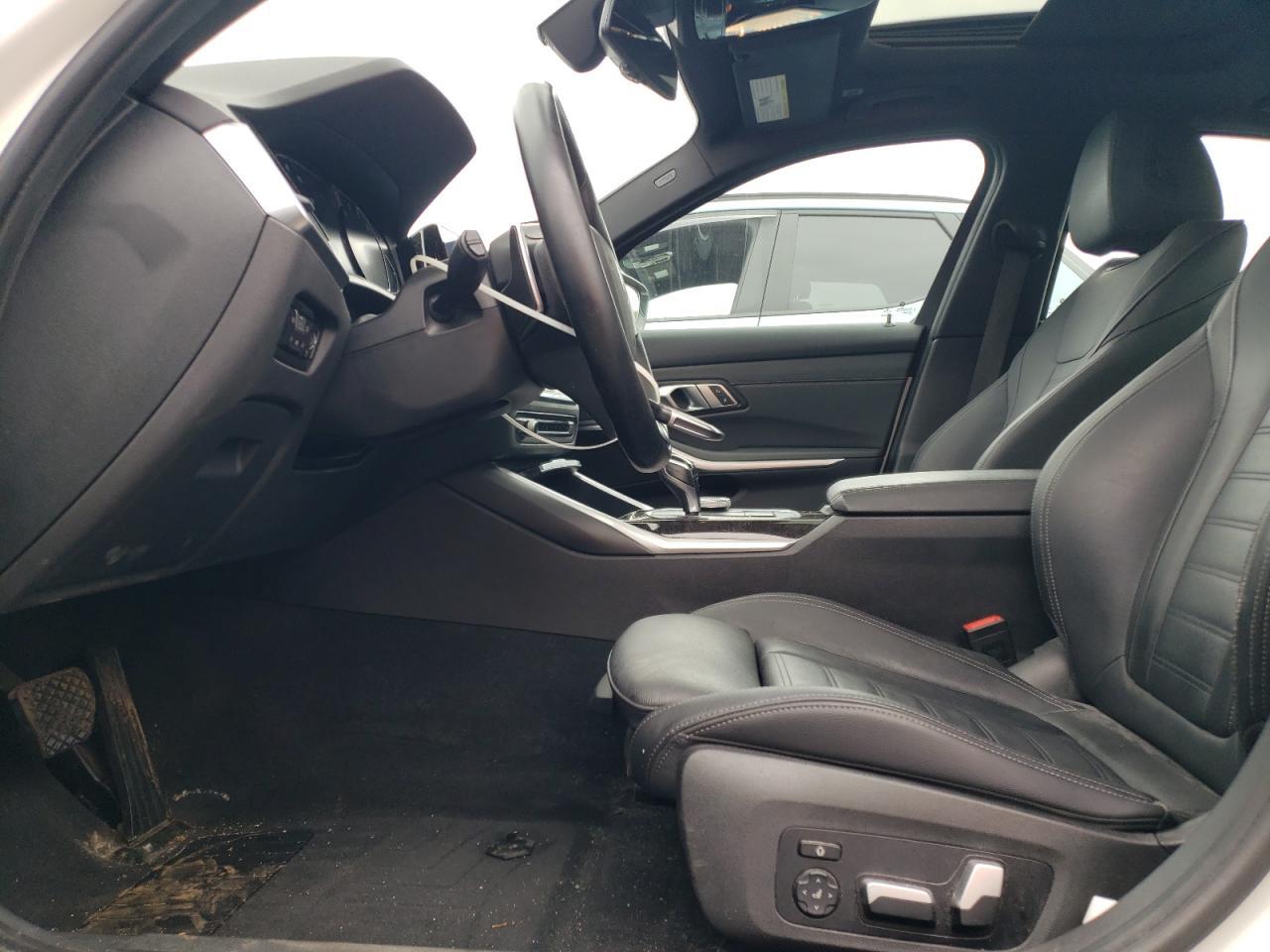 2021 BMW 330Xi - Фото 7