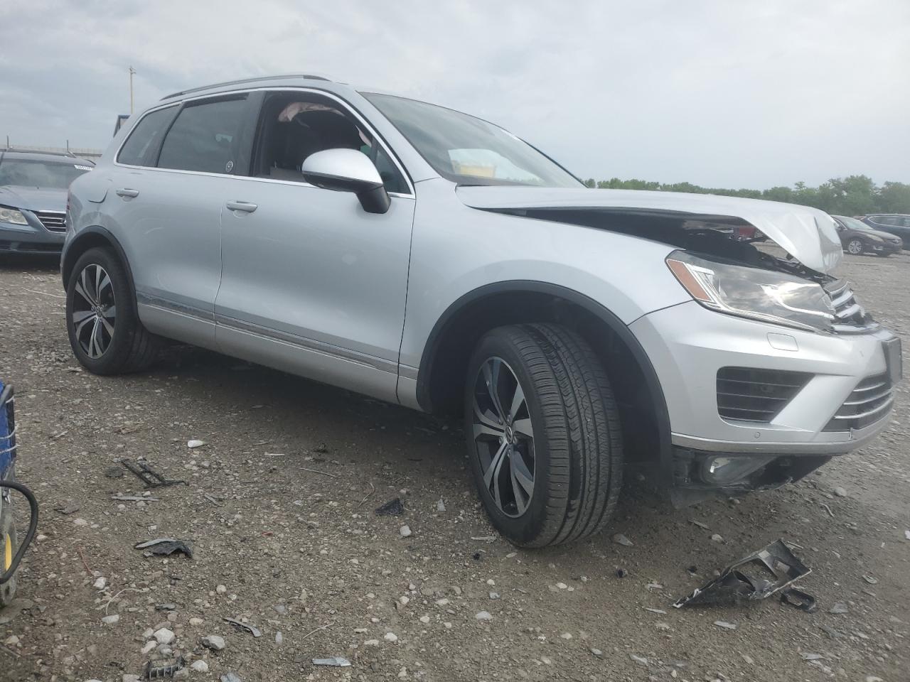 2017 Volkswagen Touareg - Фото 4