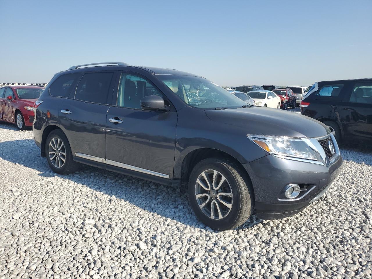 2013 Nissan Pathfinder S - Image 4
