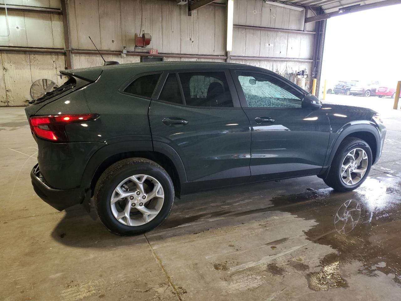 2025 Chevrolet Trax Ls - Фото 3