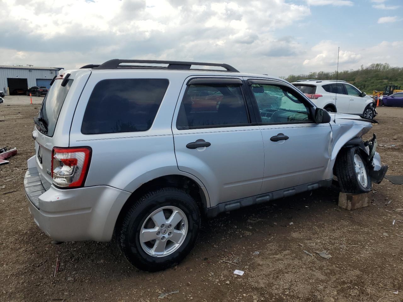 2011 Ford Escape Xlt - Image 3