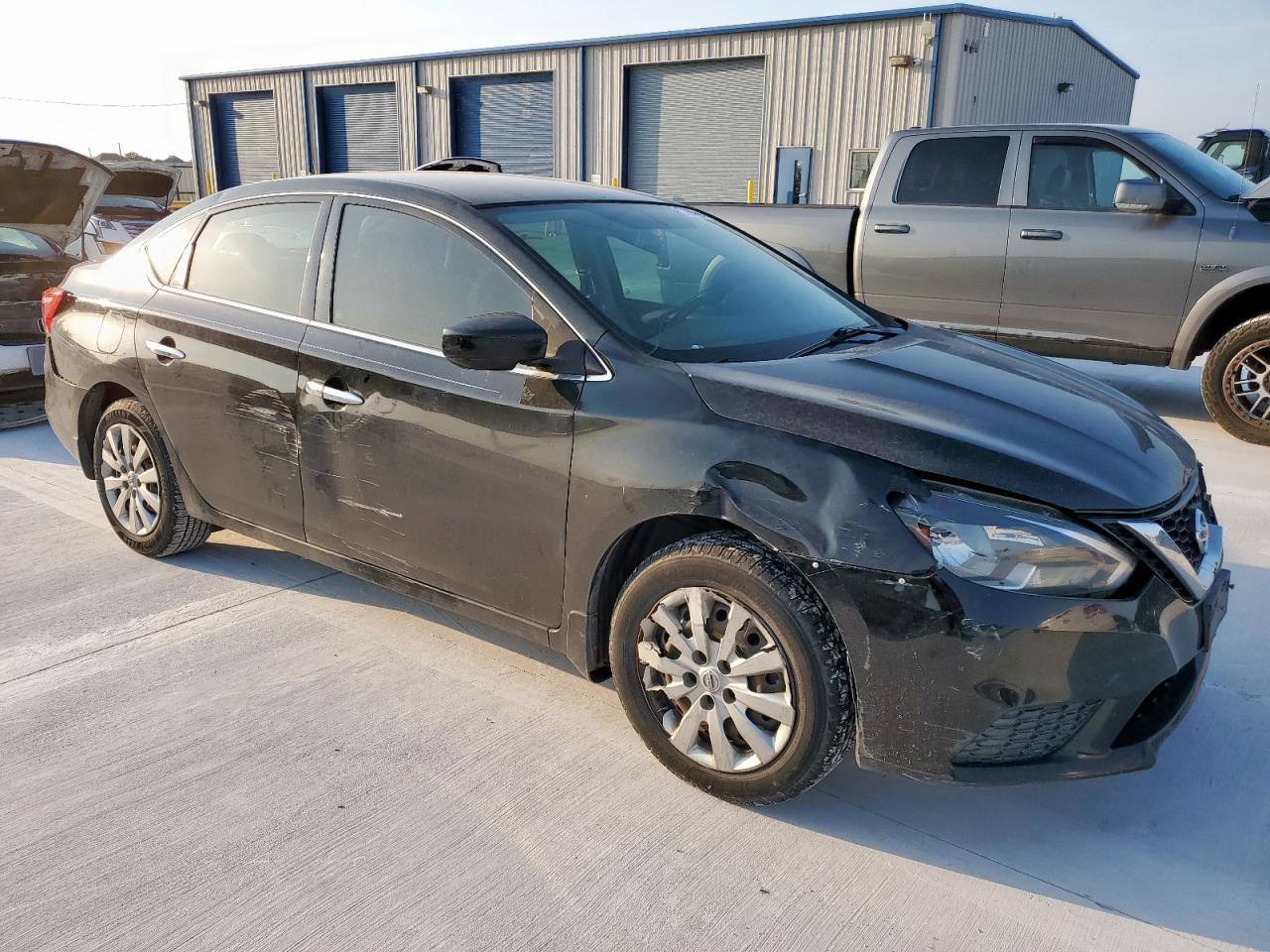 2017 Nissan Sentra S - Фото 4