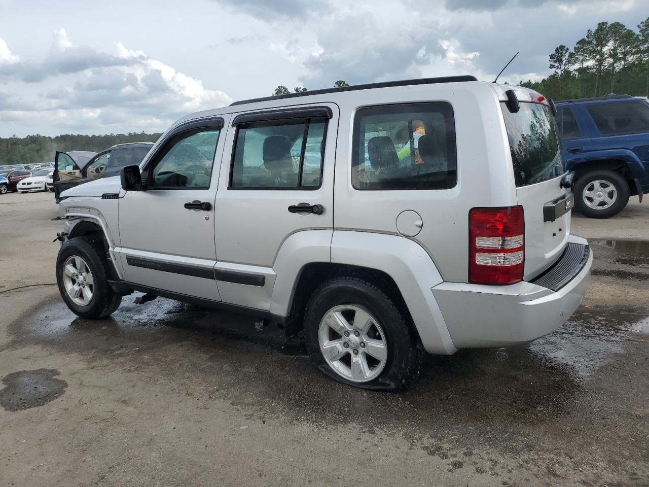 2009 Jeep Liberty Sport - Фото 2