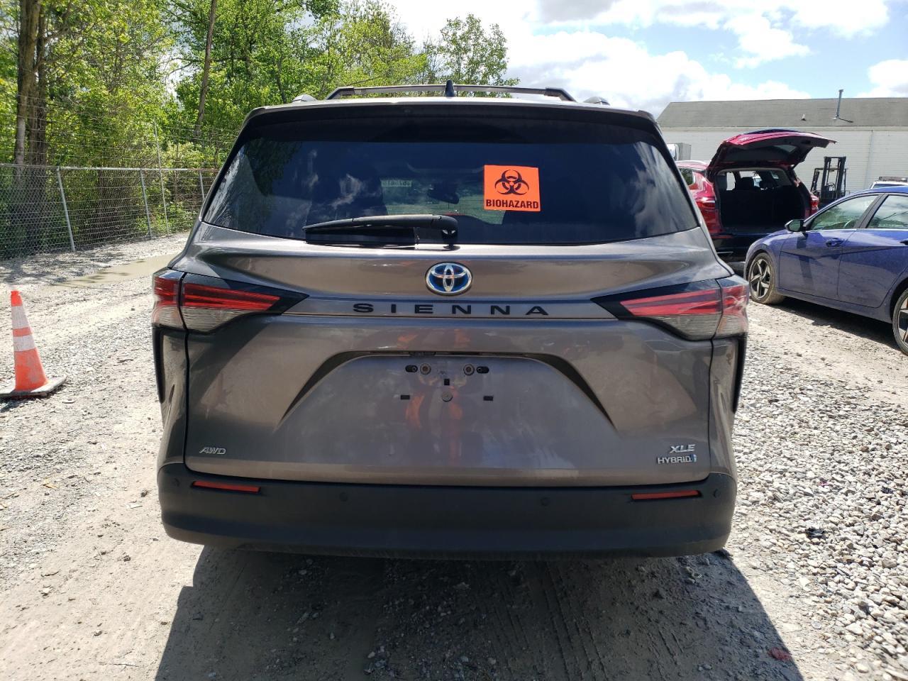 2021 Toyota Sienna Xle - Image 6