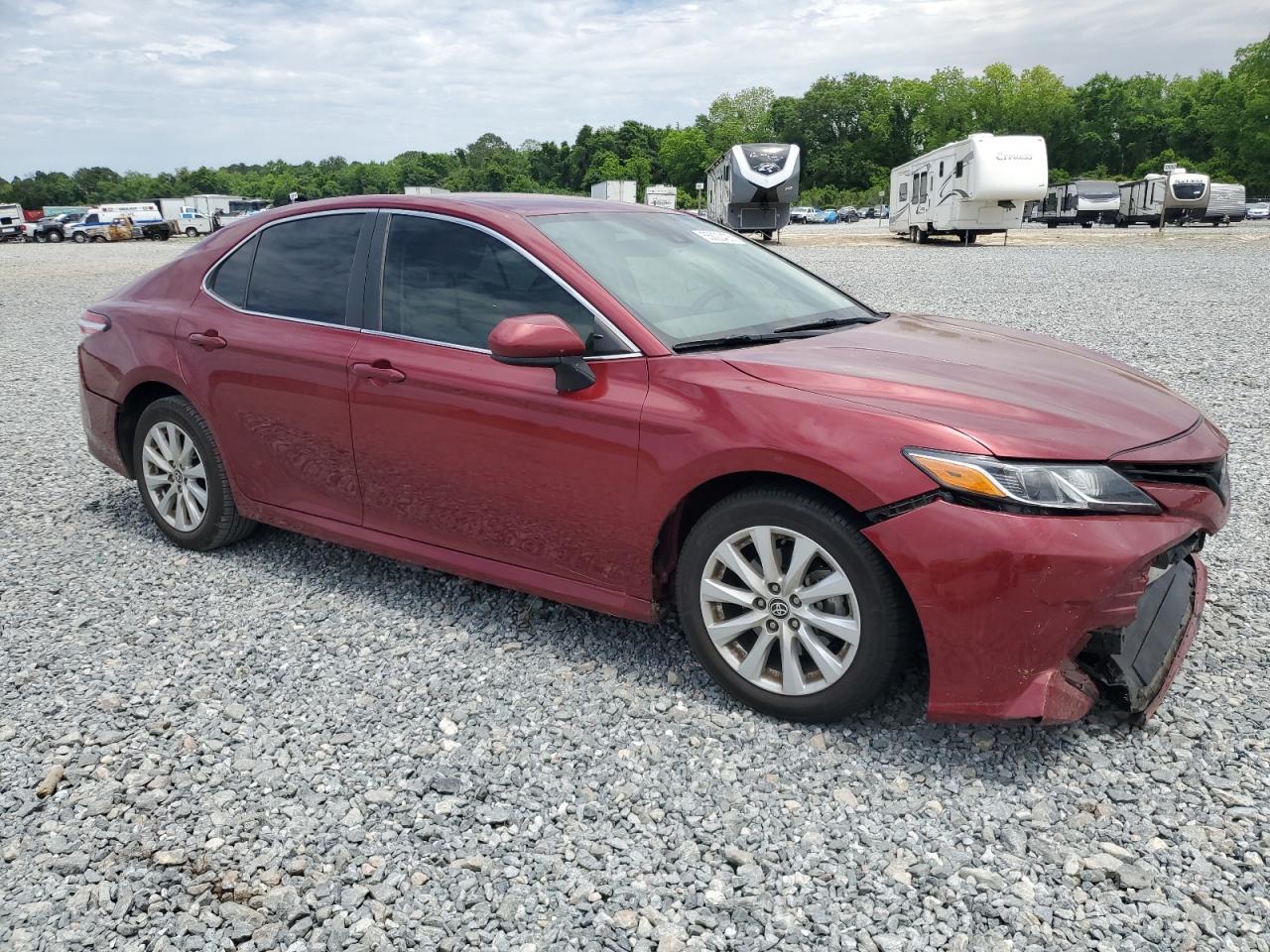 2020 Toyota Camry Le - Фото 4