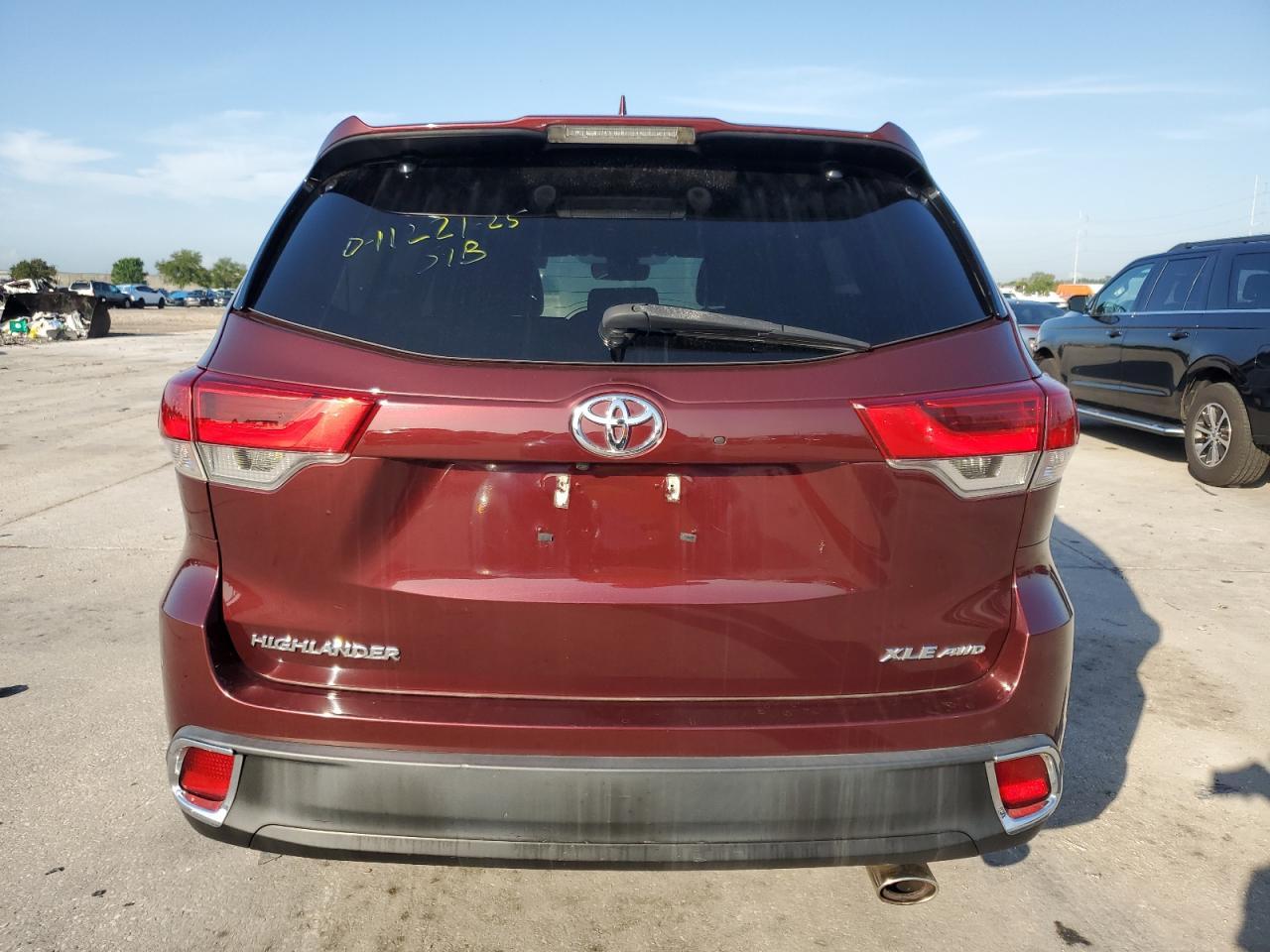 2019 Toyota Highlander Se - Image 6