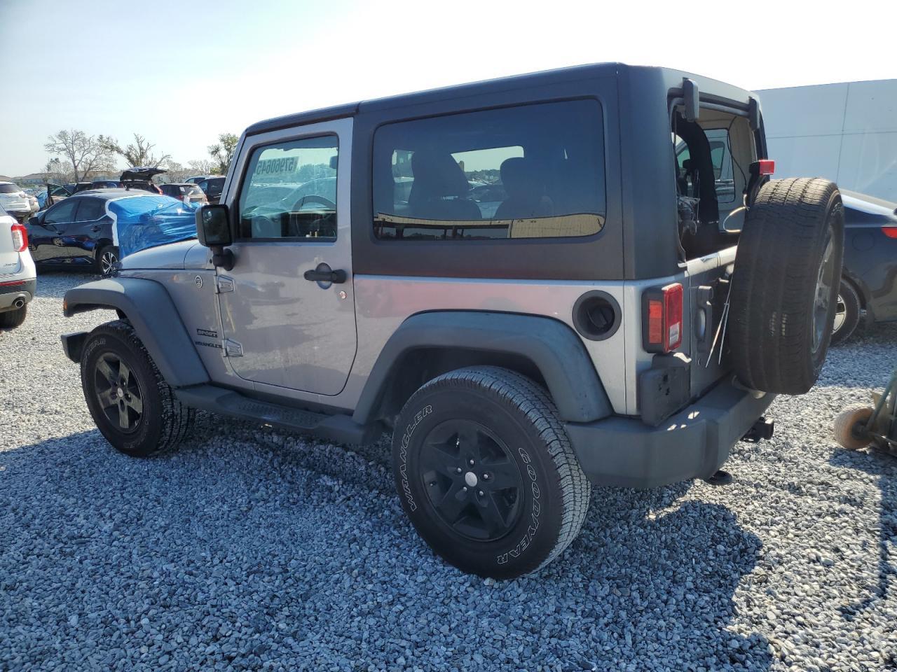 2015 Jeep Wrangler Sport - Фото 2