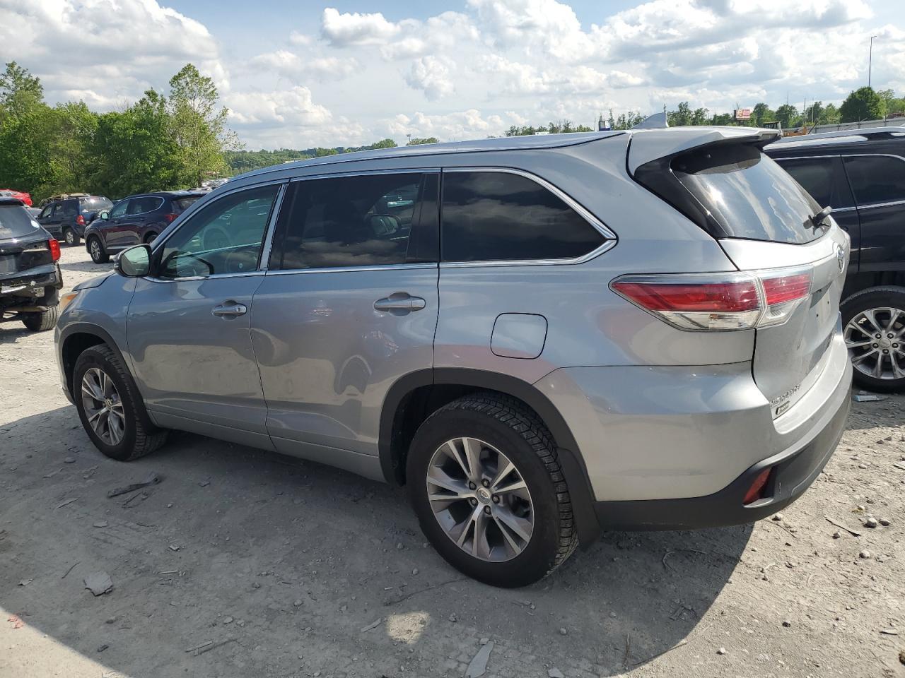 2014 Toyota Highlander Xle - Image 2