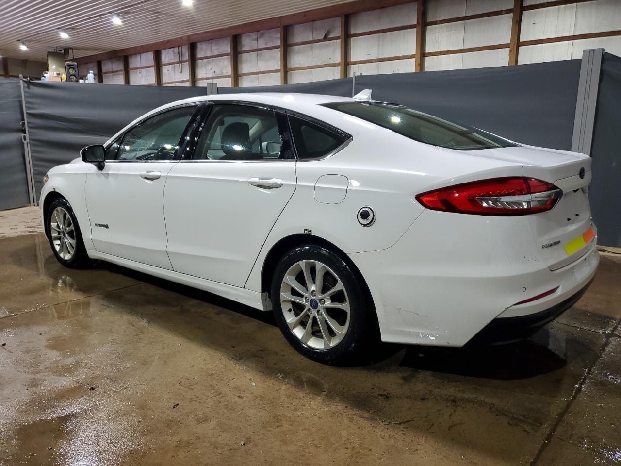 2019 Ford Fusion Se - Image 2