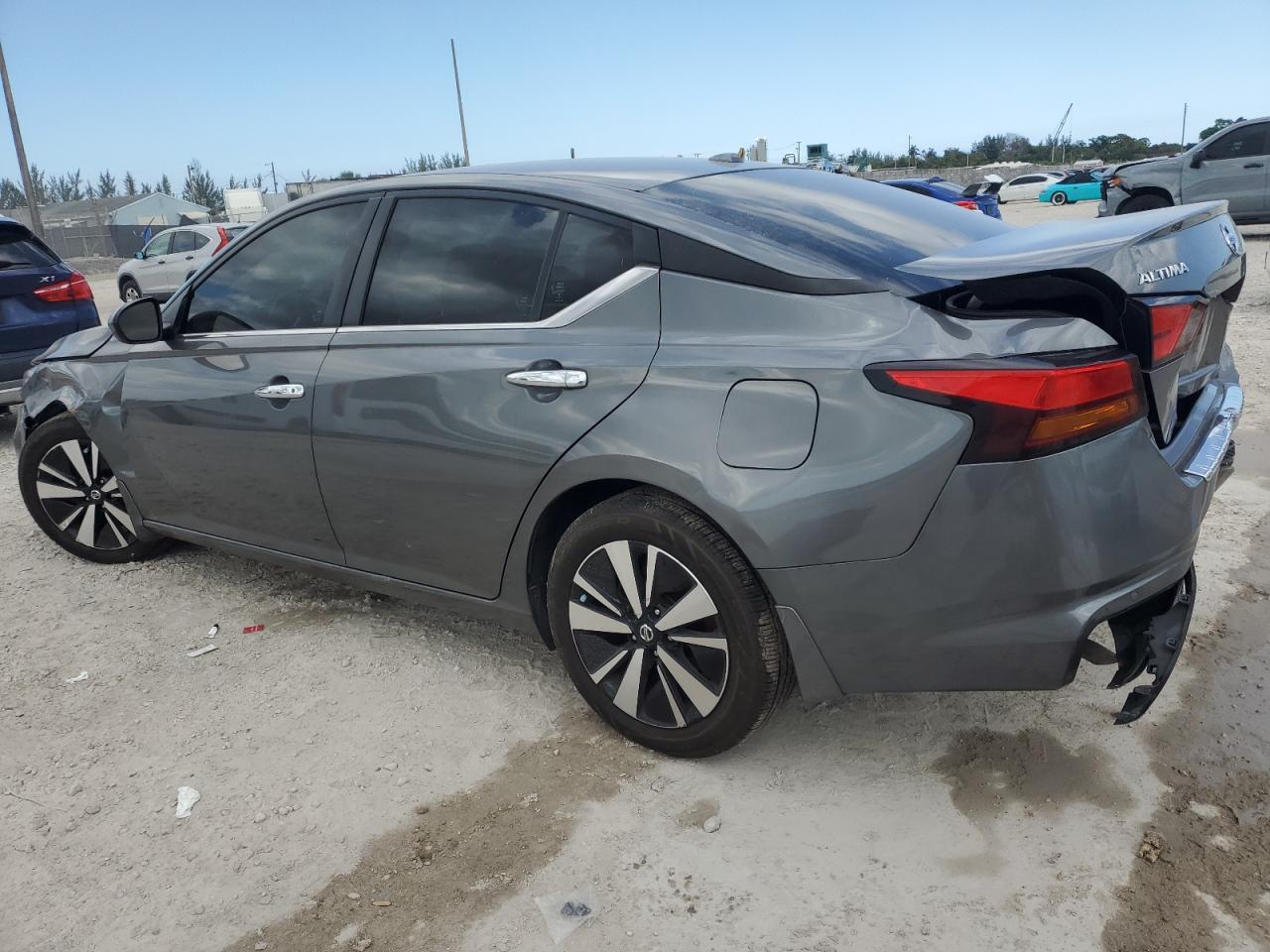 2022 Nissan Altima Sv - Image 2