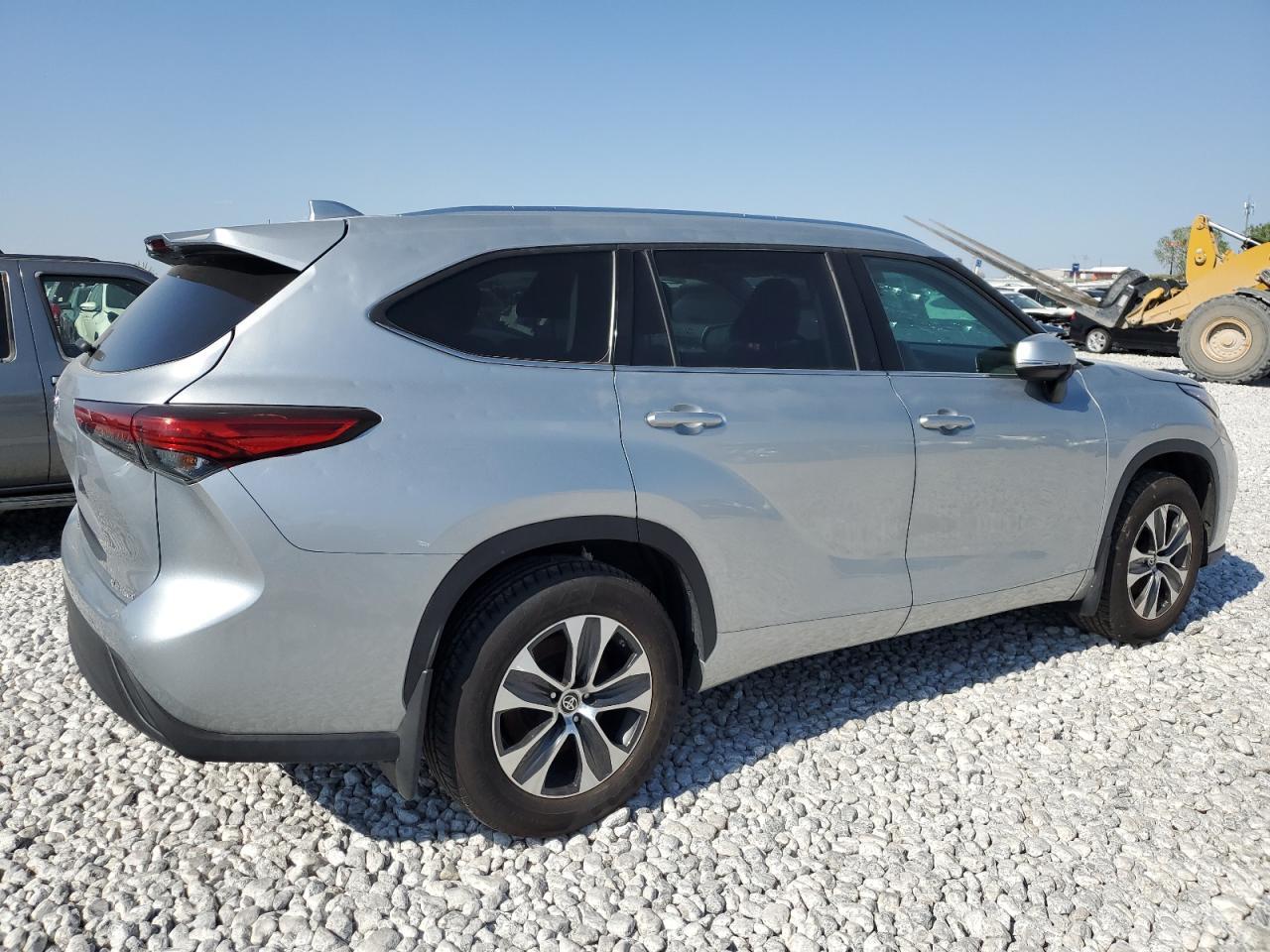 2020 Toyota Highlander Xle - Image 3