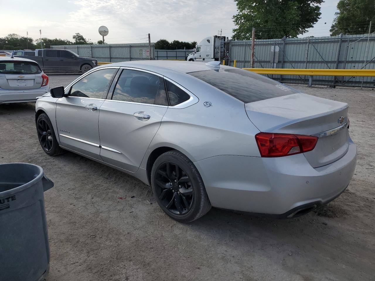 2016 Chevrolet Impala Ltz - Image 2