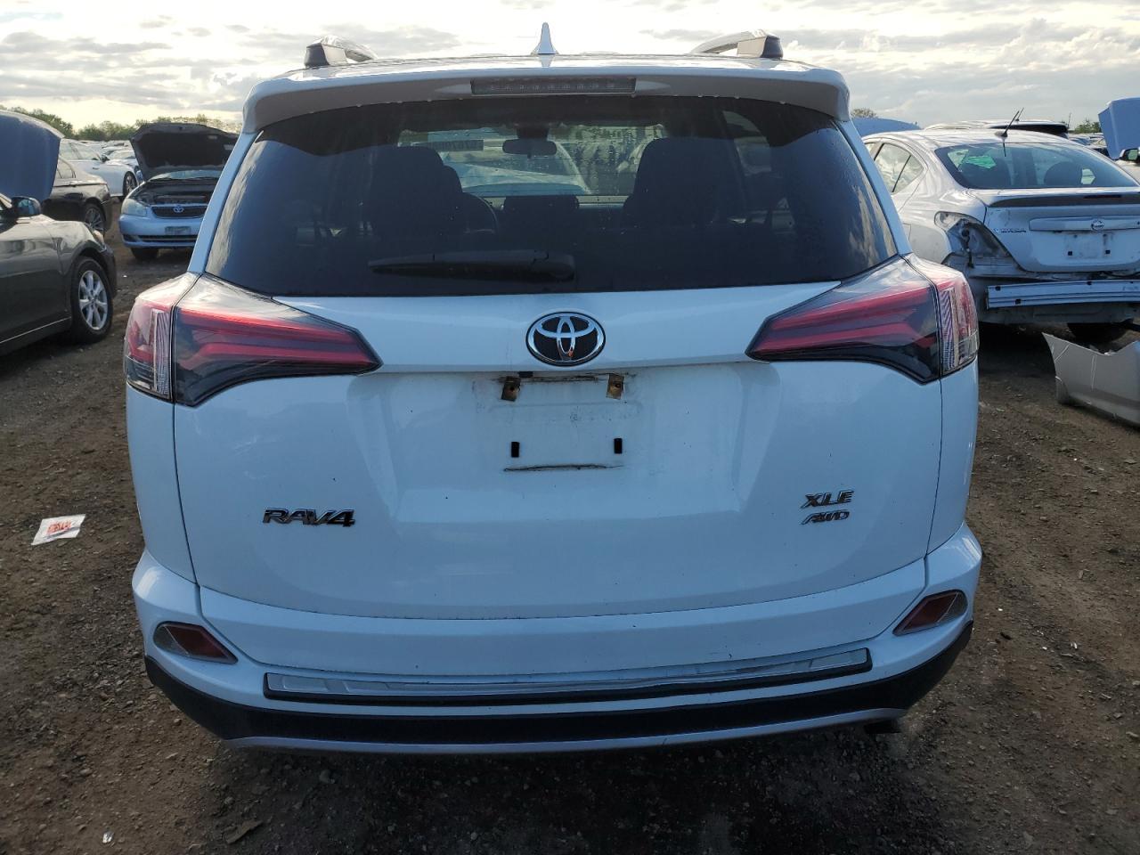 2017 Toyota Rav4 Xle - Image 6