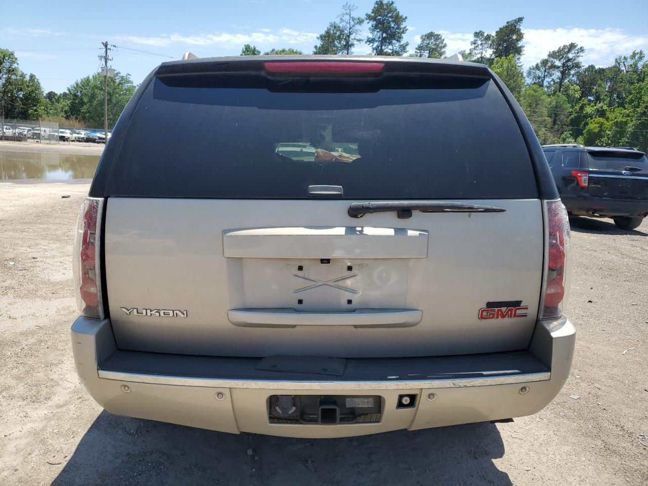 2007 GMC Yukon Denali - Image 6