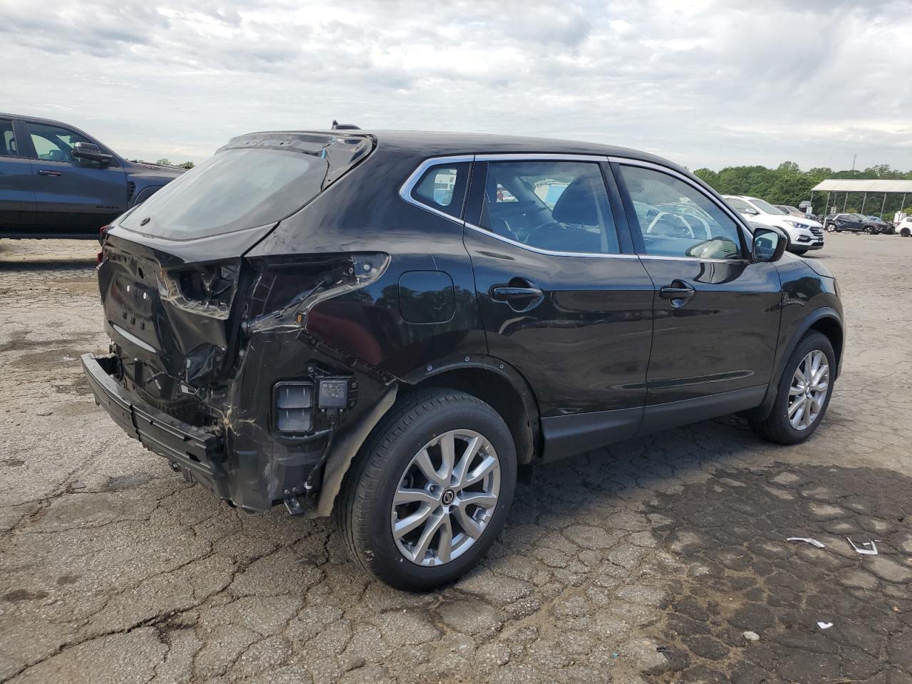 2022 Nissan Rogue Sport S - Фото 3