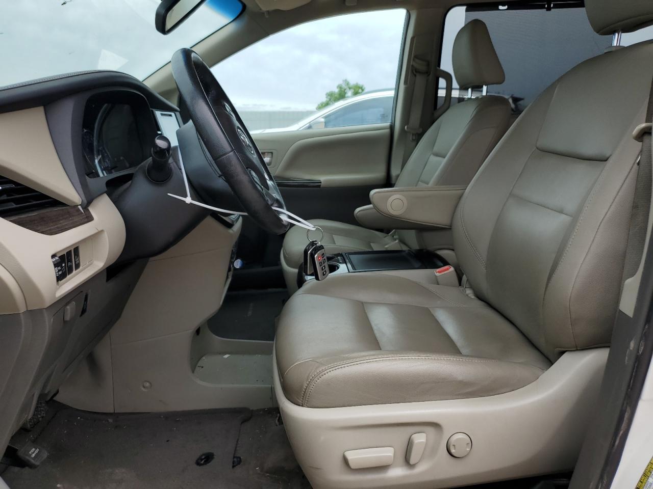 2015 Toyota Sienna Xle - Фото 7