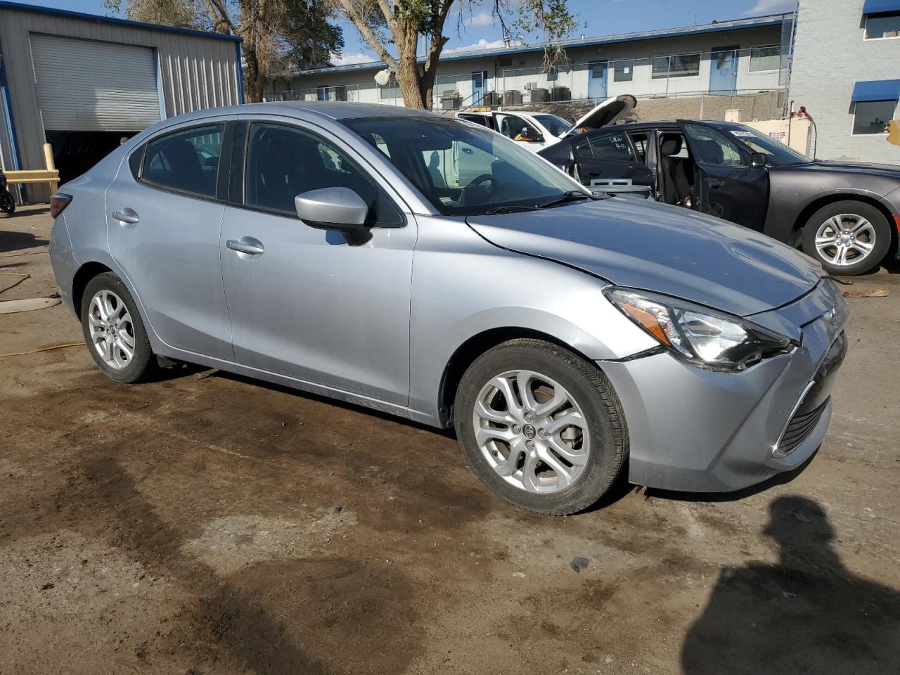 2017 Toyota Yaris Ia - Фото 4