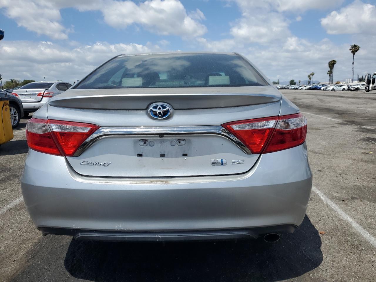 2016 Toyota Camry Hybrid - Фото 6
