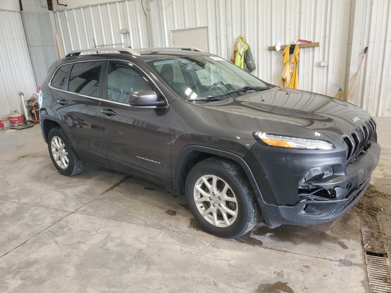 2016 Jeep Cherokee Latitude - Image 4