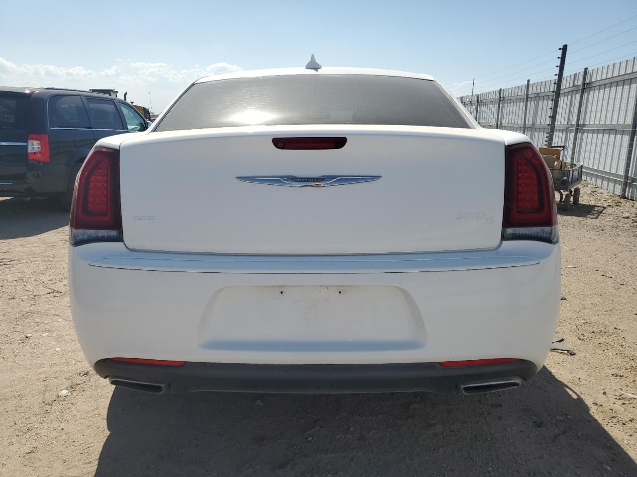 2015 Chrysler 300 S - Image 6