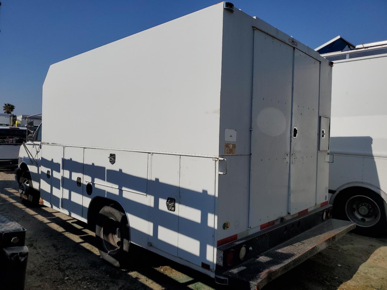 2004 Chevrolet Express G3500 - Фото 2