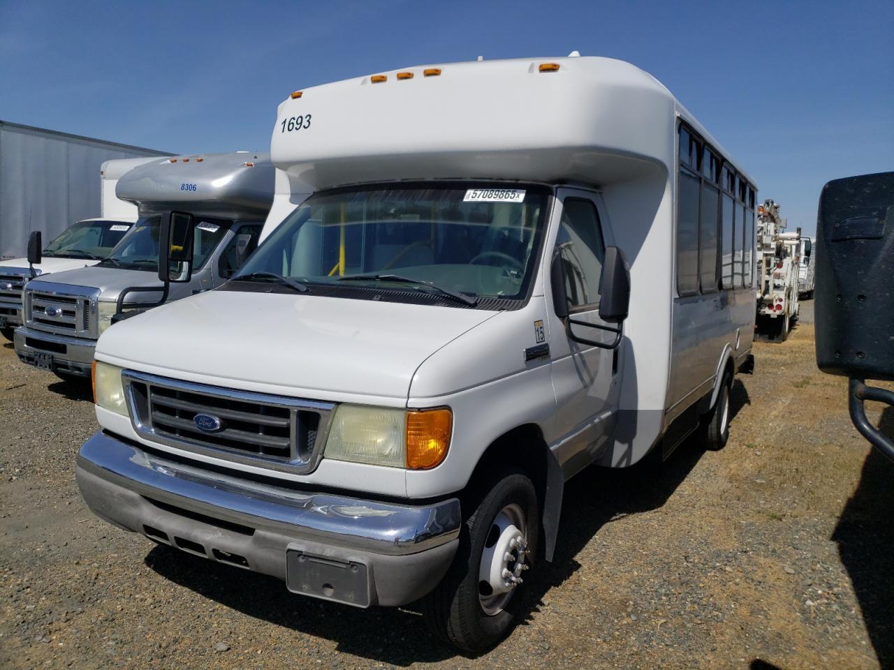 2007 Ford Econoline E450 Super Duty Cutaway Van - Фото 2