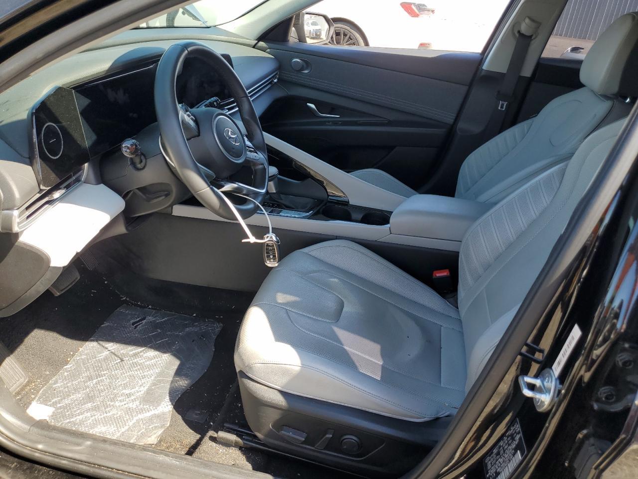 2023 Hyundai Elantra Limited - Image 7