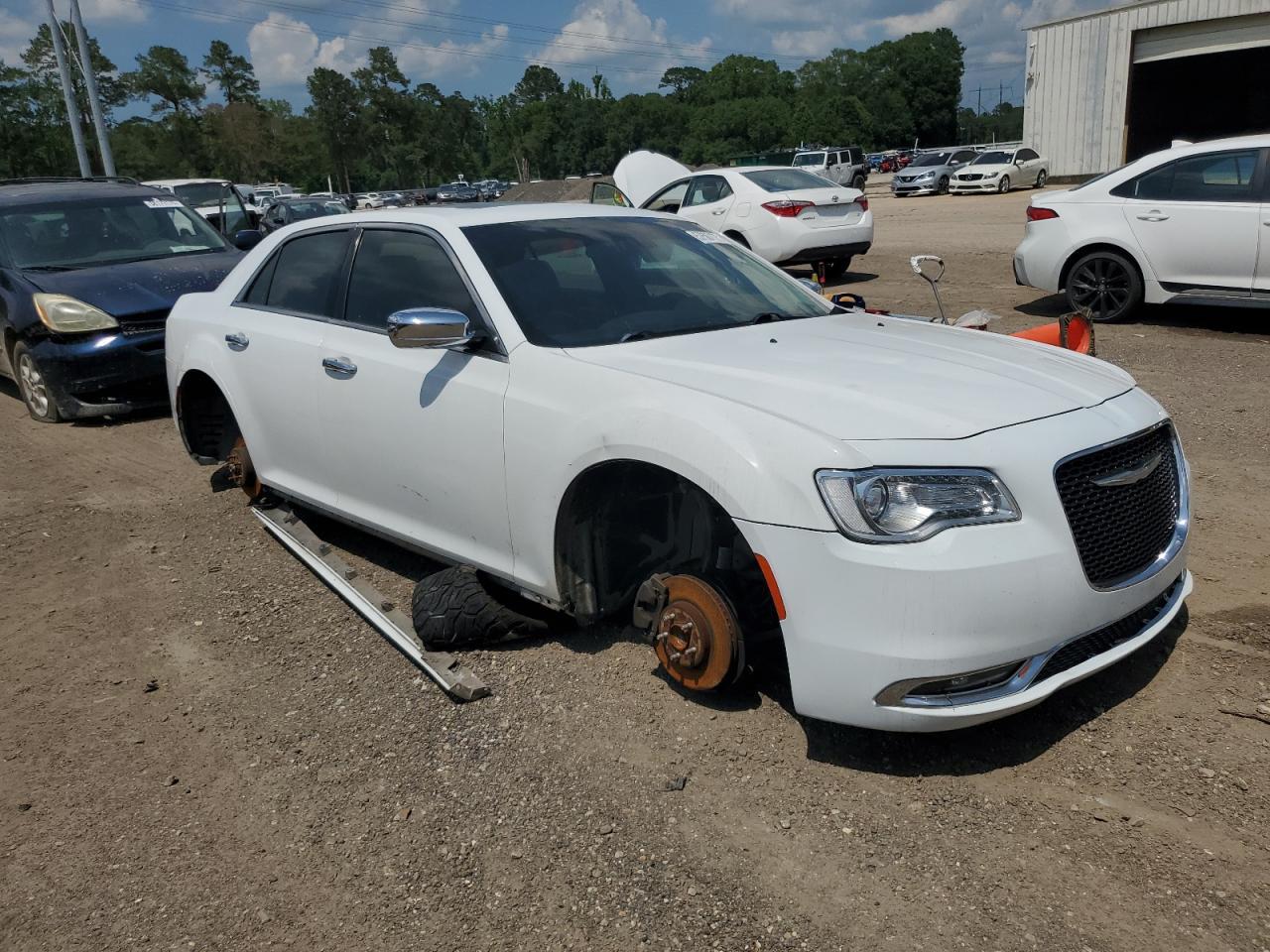 2016 Chrysler 300C - Фото 4