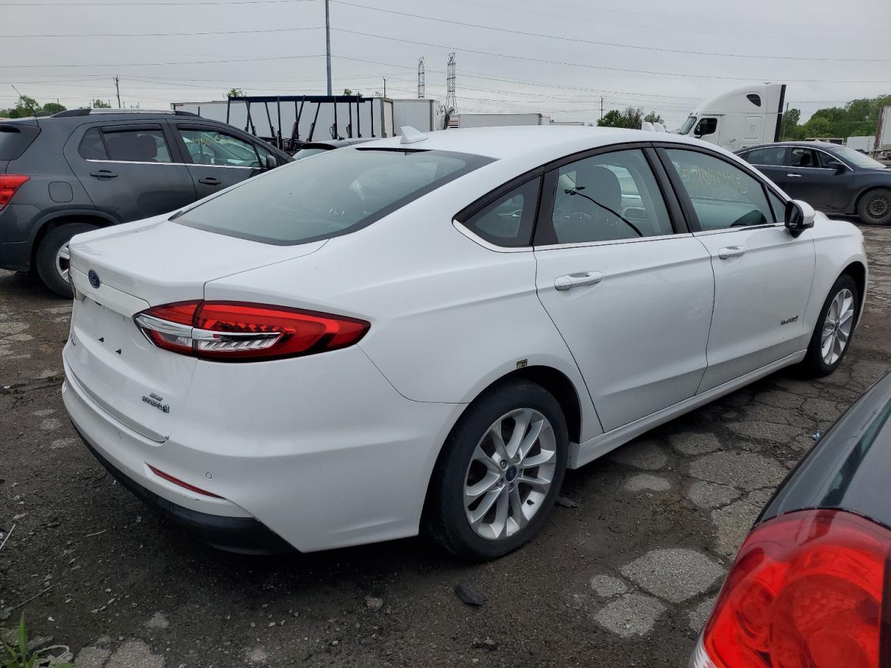 2019 Ford Fusion Se - Фото 3